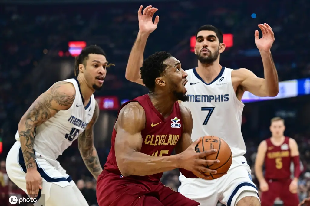 骑士主场不敌对手,球队危机 骑士主场不敌对手,球队危机