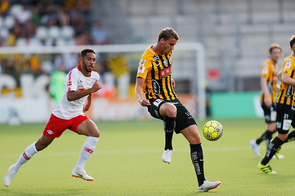 包含足球盛宴持续上演,场上的悬念深远扣人心弦的词条 包含足球盛宴持续上演,场上的悬念深远扣人心弦的词条