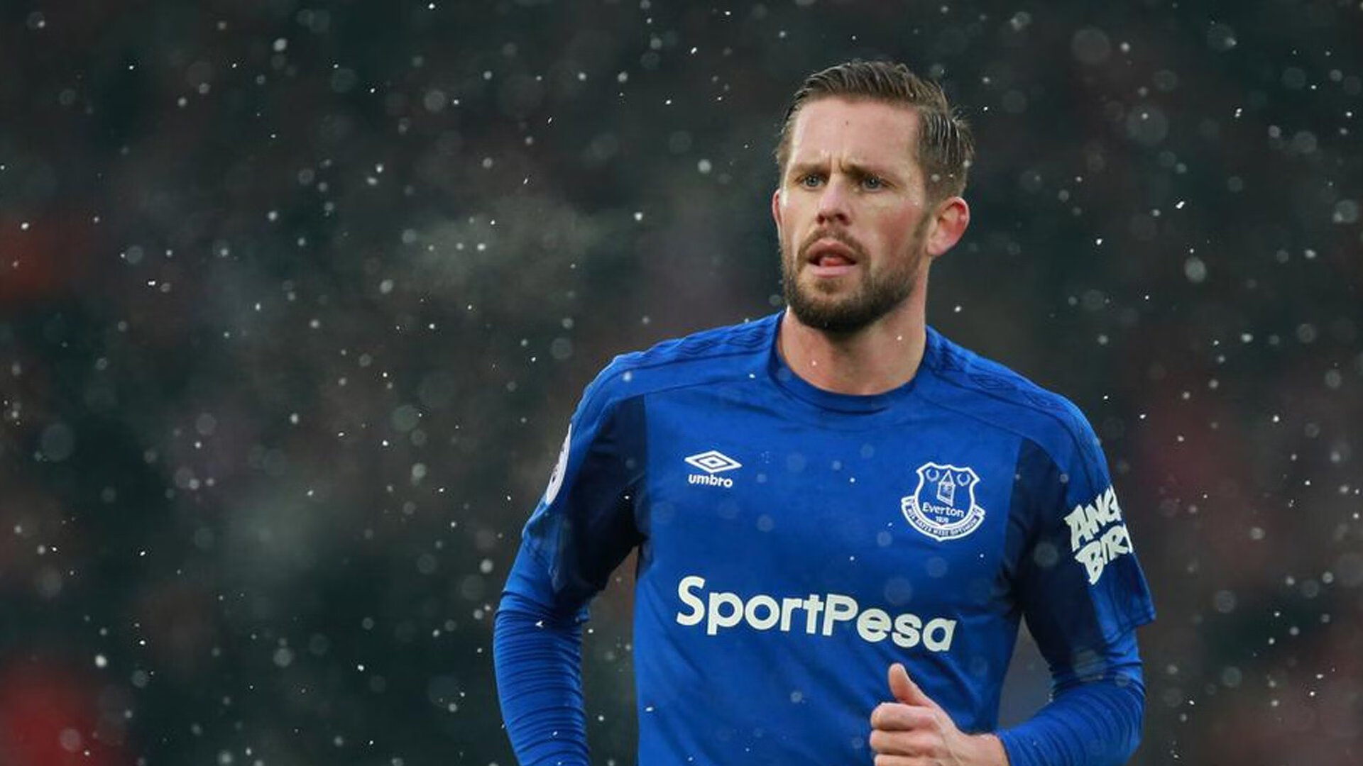 绿茵双城记，哥伦比亚的巅峰对决与萨拉赫的救赎之路