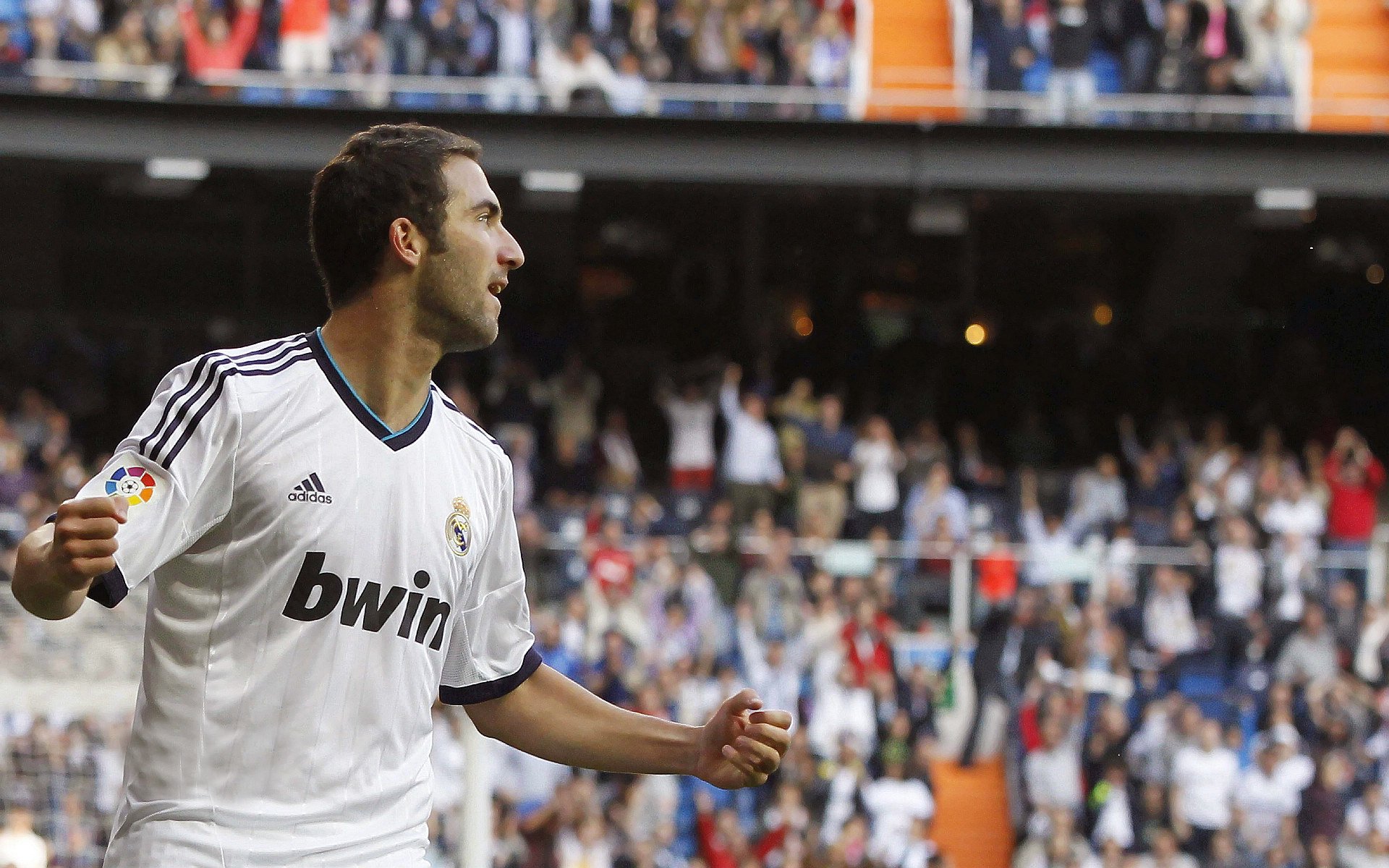 英格拉姆教科书级表现引领雄鹿，雄鹿团队协作收割掘金