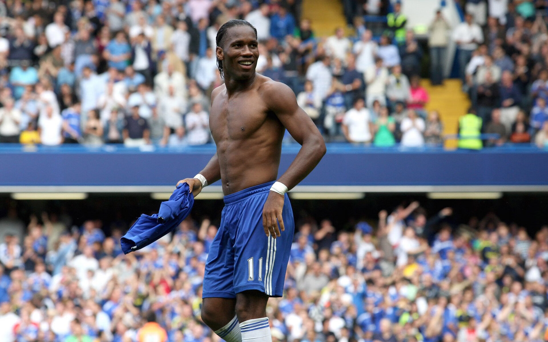 双星闪耀,莱万制胜一击定乾坤,埃及绝境险胜冰岛