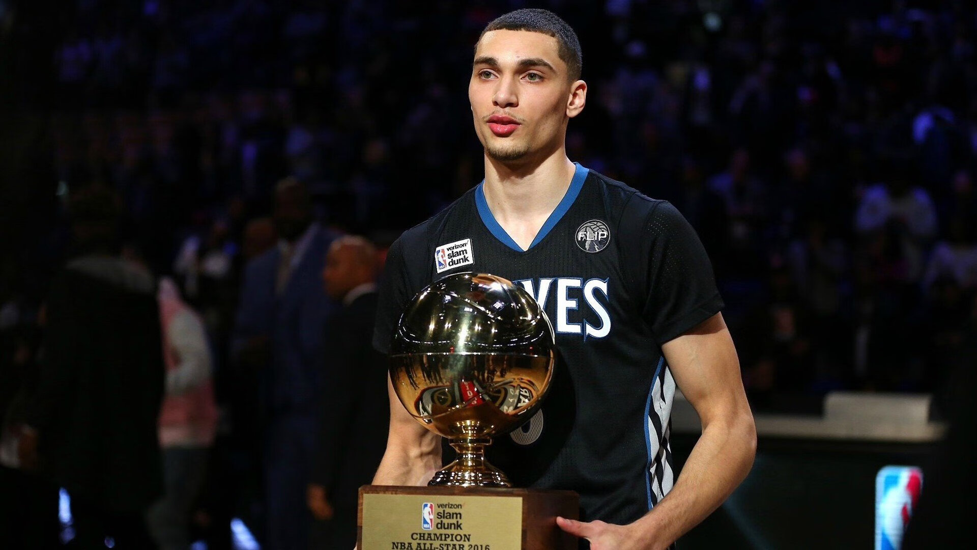 舞台越大越强，戈贝尔统治力助湖人关键战突围浙江队