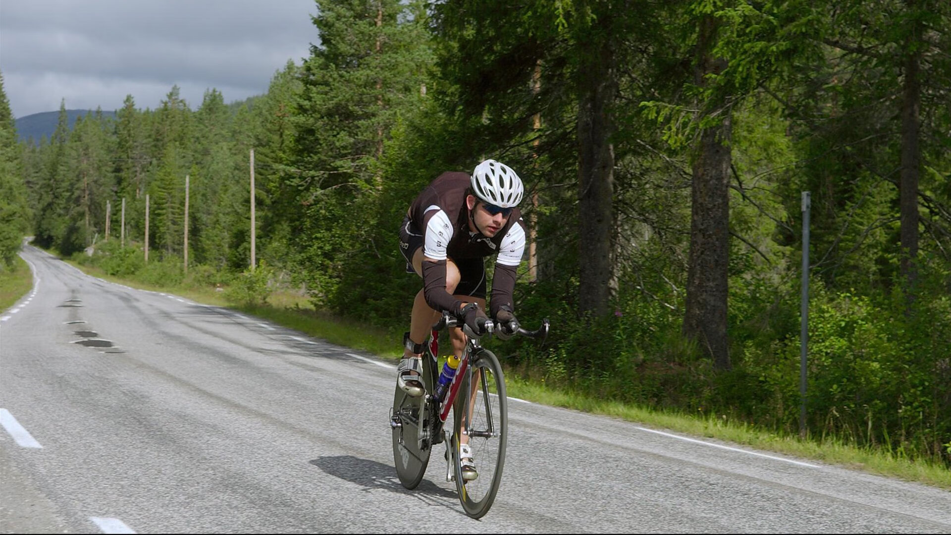 鏖战阿尔卑斯，凯恩一剑封喉，拜仁客场点燃瑞士寒夜