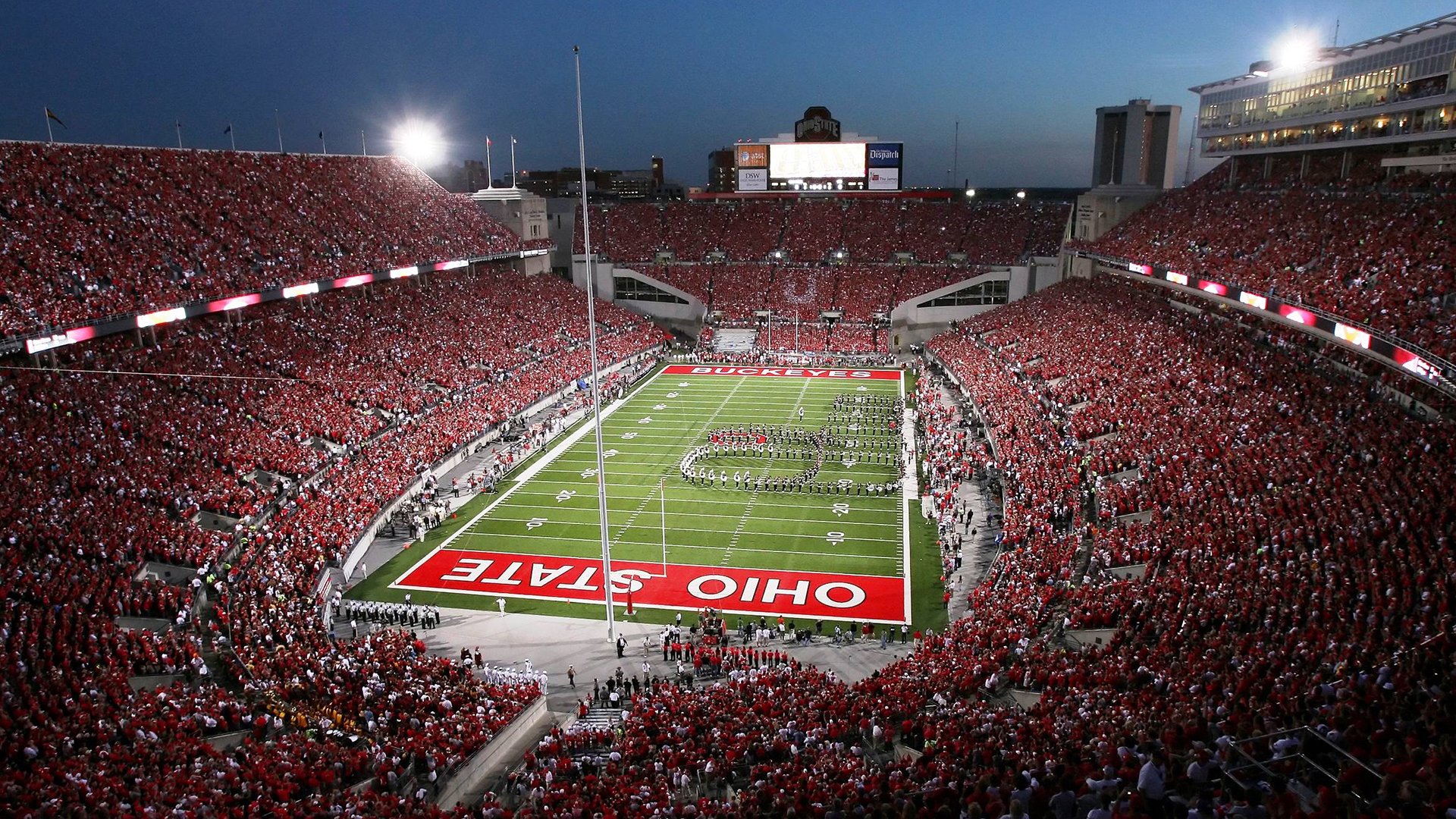 赛道上的冰与火之歌，阿斯顿马丁鏖战哈斯，塞恩斯状态点燃赛场